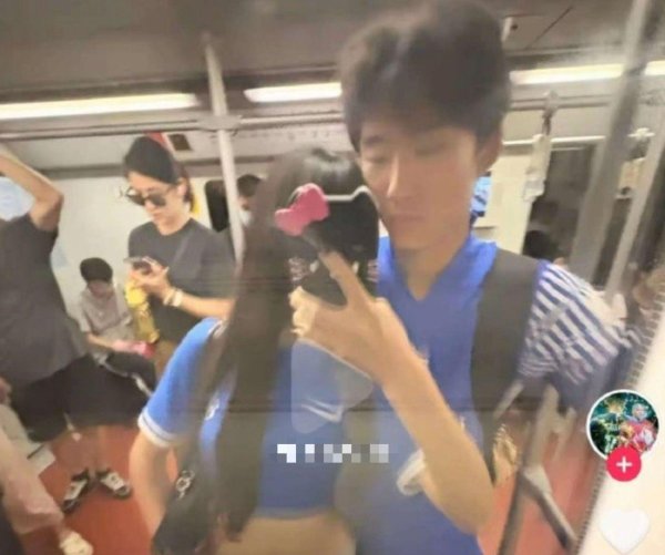 穿申花球衣出门！海港青训队员致歉+称与女友无关 疑不悦网友月旦