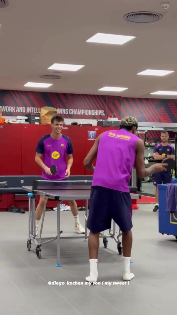 技高一筹！亚马尔晒与科亨打乒乓球视频，配文戏弄：我的犬子