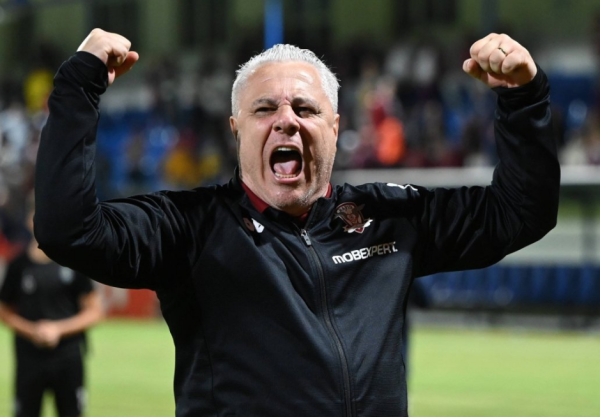 名帅盛赞中国足球：比在欧洲挣钱多，雇主很圆润，给我配5个助理