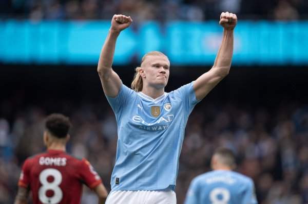 哈兰德2次在夏日时适度前已单赛季进球15+！英超此前仅希勒曾作念到