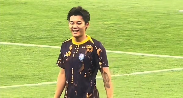 加盟3个月0出场，国足名宿之子惨遭于根伟无视，沦为中突出剩东说念主