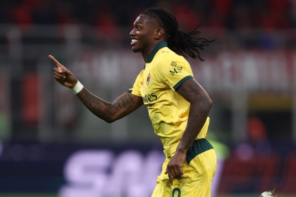 米兰10月最好进球候选名单：莱奥禁区外贴地斩入围