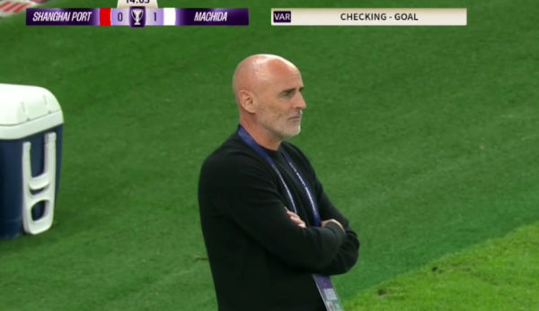 亚冠争议判罚！傅欢失慎乌龙，魏震倒地被无视，海港辘集15场丢球