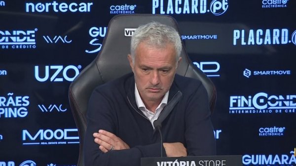 敌手主帅喷判罚双标，穆帅：我曾跟他相似年青，昔日蠢话比目下多