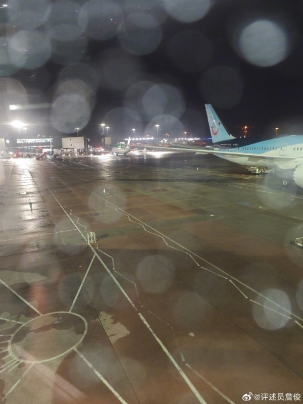 詹俊担任曼城vs利物浦现场讲解，社媒晒照：兵临城下……