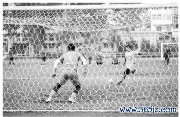 卫冕冠军对阵夺冠次数最多球队