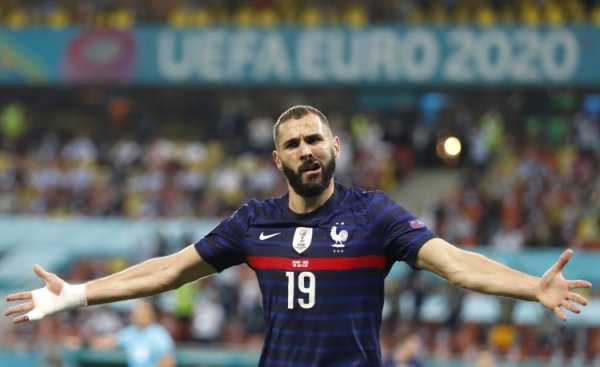 罗滕相沿本泽马和格列兹曼重返法国国度队，但另外两位名宿反对