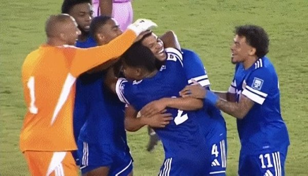 国足汗颜吗？15万东说念主口小国靠晚天下杯，再拿1分就能出线！