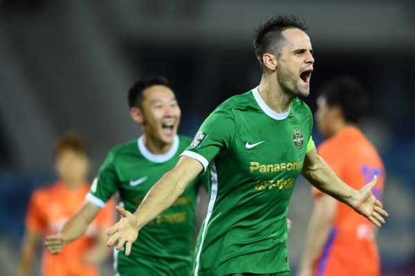 难说再会！告别典礼上，弗兰克用华文深情献唱《月亮代表我的心》