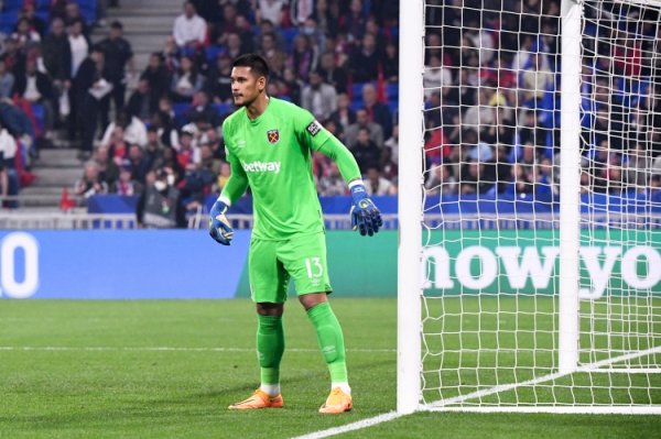 长传助攻威尔逊破门！阿雷奥拉是本赛季英超首位送出助攻的门将