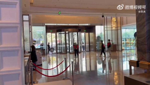 足协主席宋凯现身成齐不雅看亚冠，徐正源携韦世豪、胡荷韬欢迎